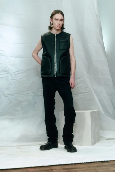 Look 25